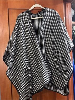 Classic Black & White Houndstooth Poncho